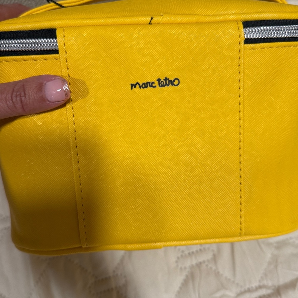 NWT Marc Tetro Black dog yellow Beauty Bag - Picture 4 of 4